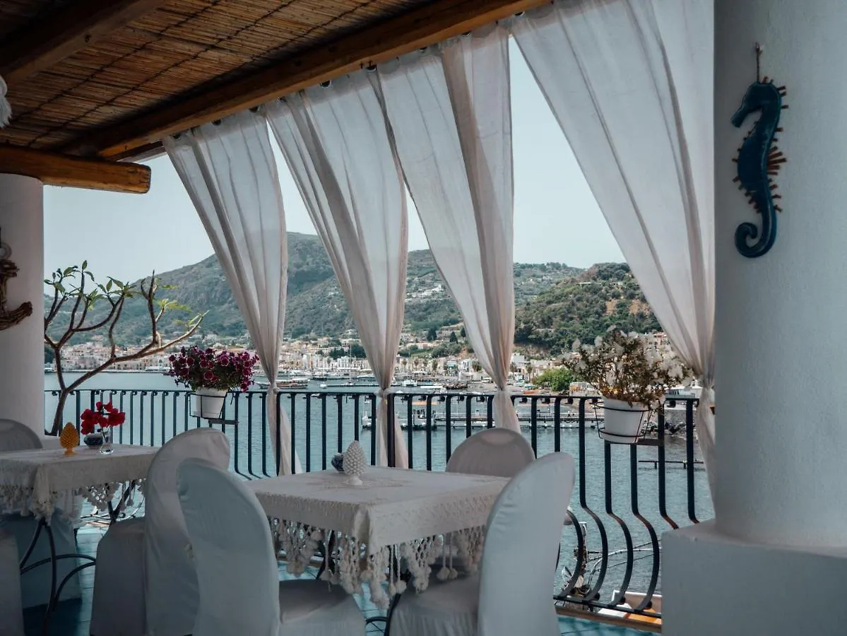 Alojamento de Acomodação e Pequeno-almoço B&B Alta Marea Lipari
